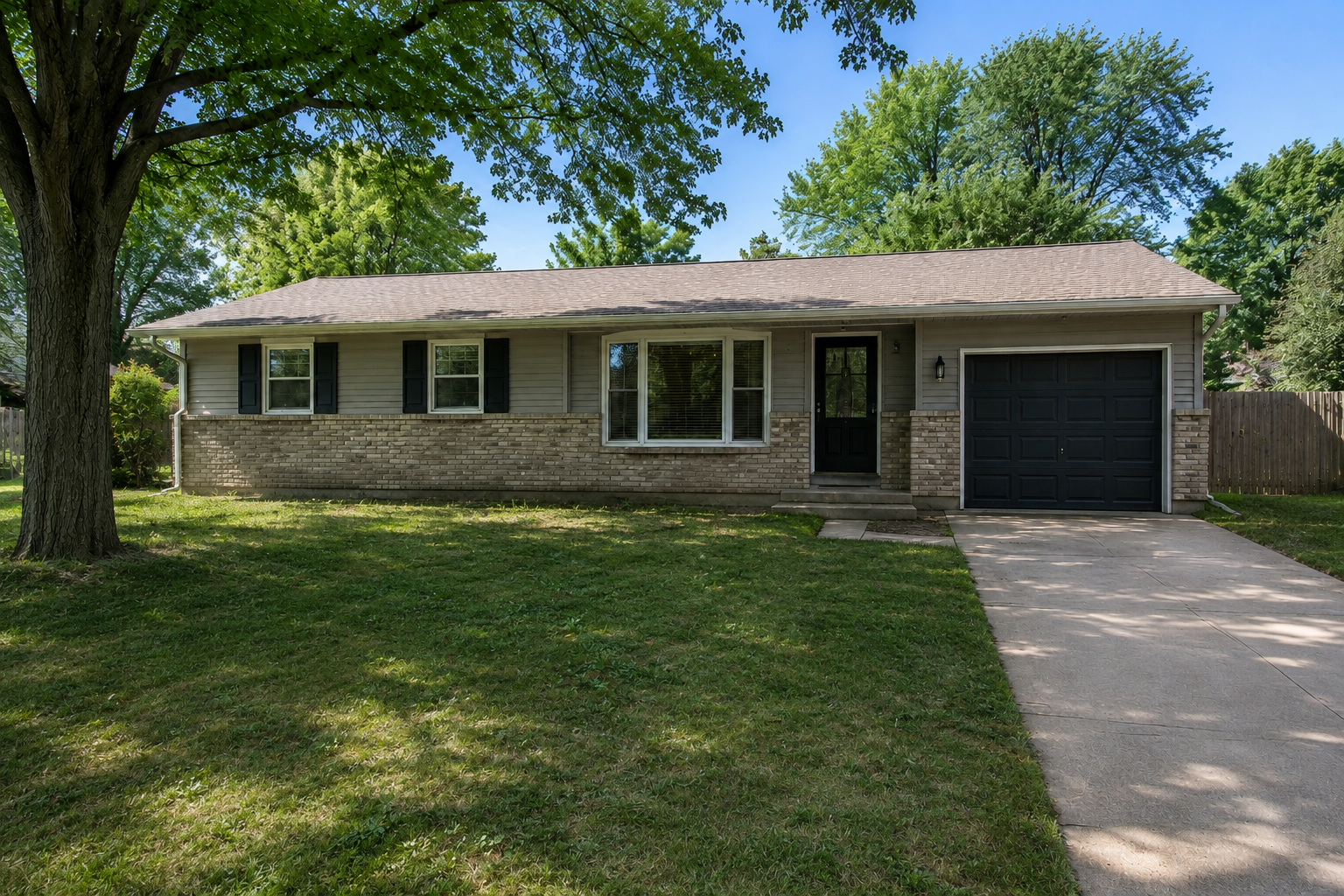 Before inspiration showing a ranch home with an overgrown, tired lawn and planting beds
